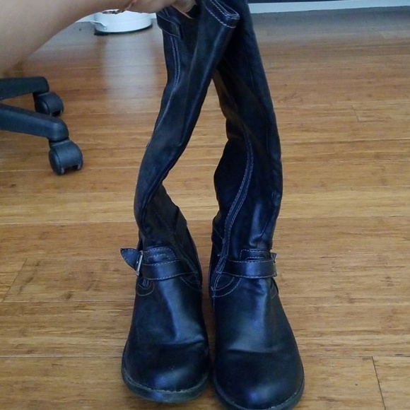 Black boots - Picture 2 of 4